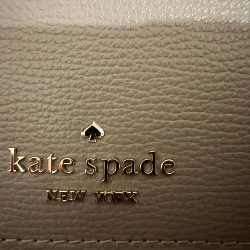 Kate Spade Refined Grain Leather Crossbody Wallet – New Without Tags Taupe Rose